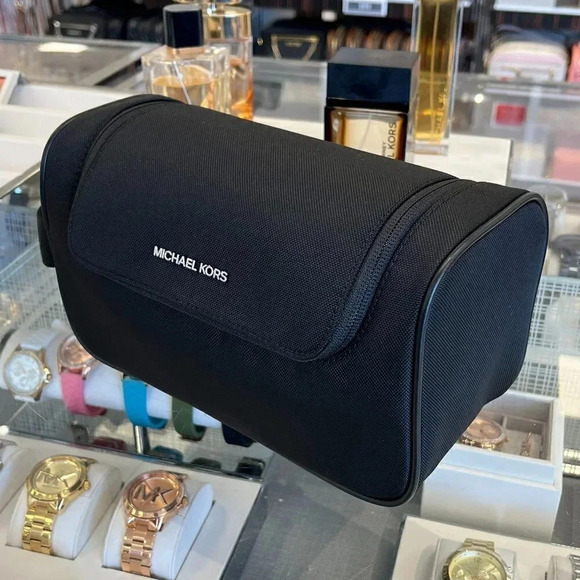 Michael kors Outlet Kent Recycled Nylon Toiletry Bag 37S3LKNT6O